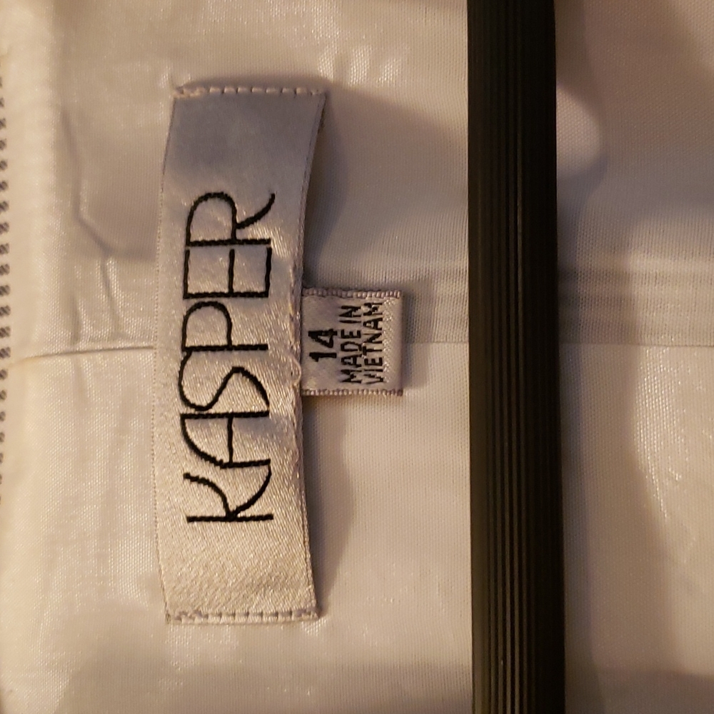 Kasper Two Piece Suit - Picture 6 of 10